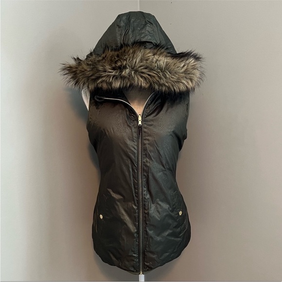 MK reversible vest. - Picture 5 of 15